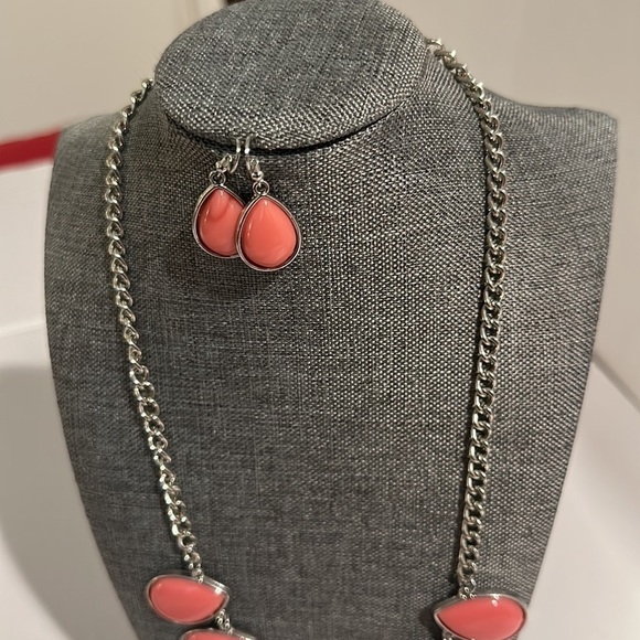 Pink Necklace Set pre owned - Picture 3 of 7